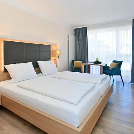 Landhaushotel Hof Wasserkuppe Poppenhausen Esterno foto