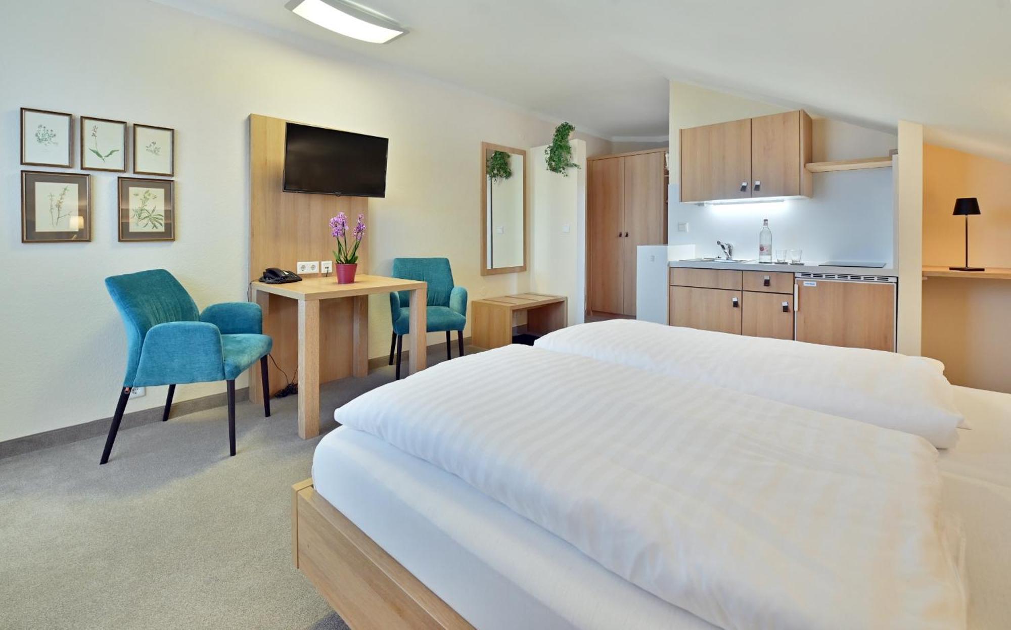 Landhaushotel Hof Wasserkuppe 4* Poppenhausen